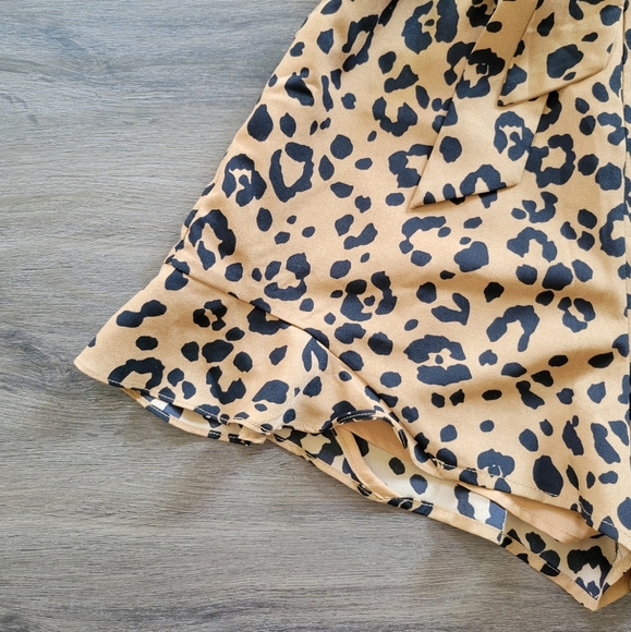 Lovers + Friends Tan Leopard Jill Romper Size Medium - Picture 6 of 14